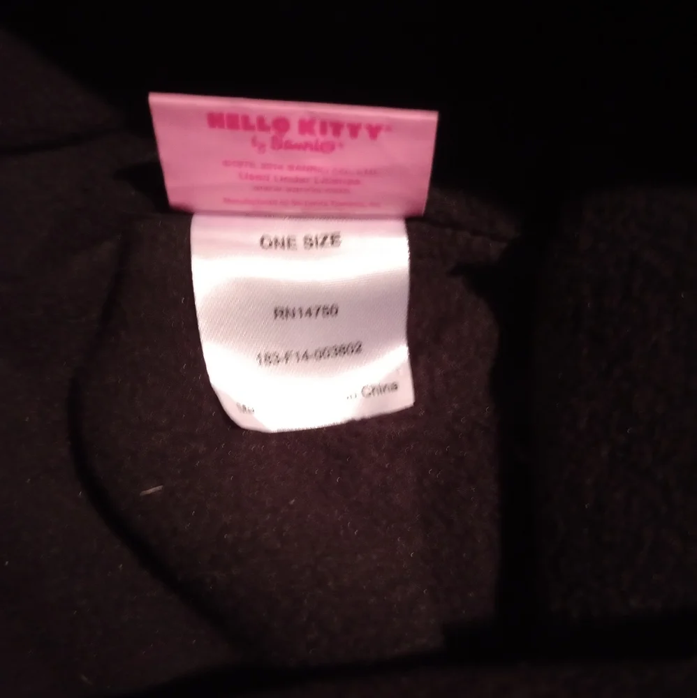 [NWOT] Hello Kitty heart print beanie hat - Picture 3 of 3